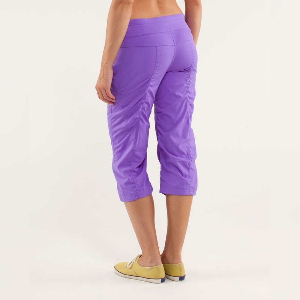 LULULEMON Dance Studio Crop Power Purple Size 2 W6601S No Liner - Picture 2 of 12